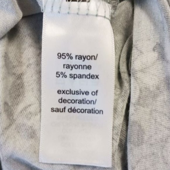 MAURICES Green Floral Shoulder Cut Out Blouse Size XS - Picture 4 of 5